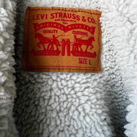 CLEAN Levis size Large Sherpa Denim Trucker Jacket Washed Blue Jeans - Picture 4 of 4